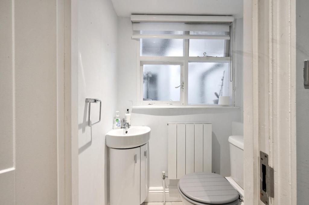 런던 Cozy Hideaway In South Ken! 아파트 외부 사진